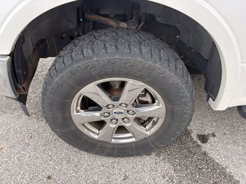 Used 2018 Ford F150 Lariat w/ Trailer Tow Package AWD/4WD image 27