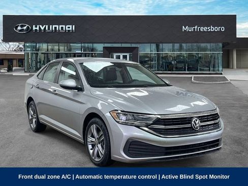 Used 2024 Volkswagen Jetta SE FWD image 3