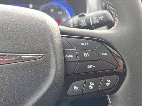 Used 2025 Chrysler Pacifica Limited w/ Uconnect Theater Family Group image 34