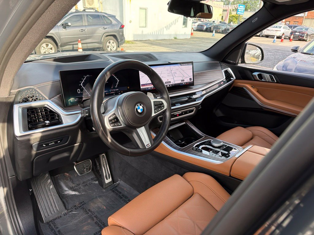 Used 2025 BMW X5 xDrive40i w/ M Sport Package AWD/4WD image 34