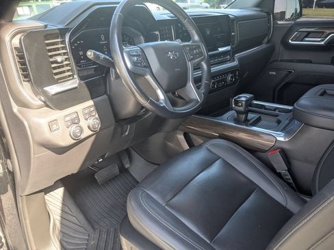 Used 2022 Chevrolet Silverado 1500 LT Trail Boss w/ Convenience Package II AWD/4WD image 15