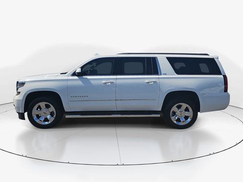 Used 2017 Chevrolet Suburban LT w/ LT Signature Package RWD image 10