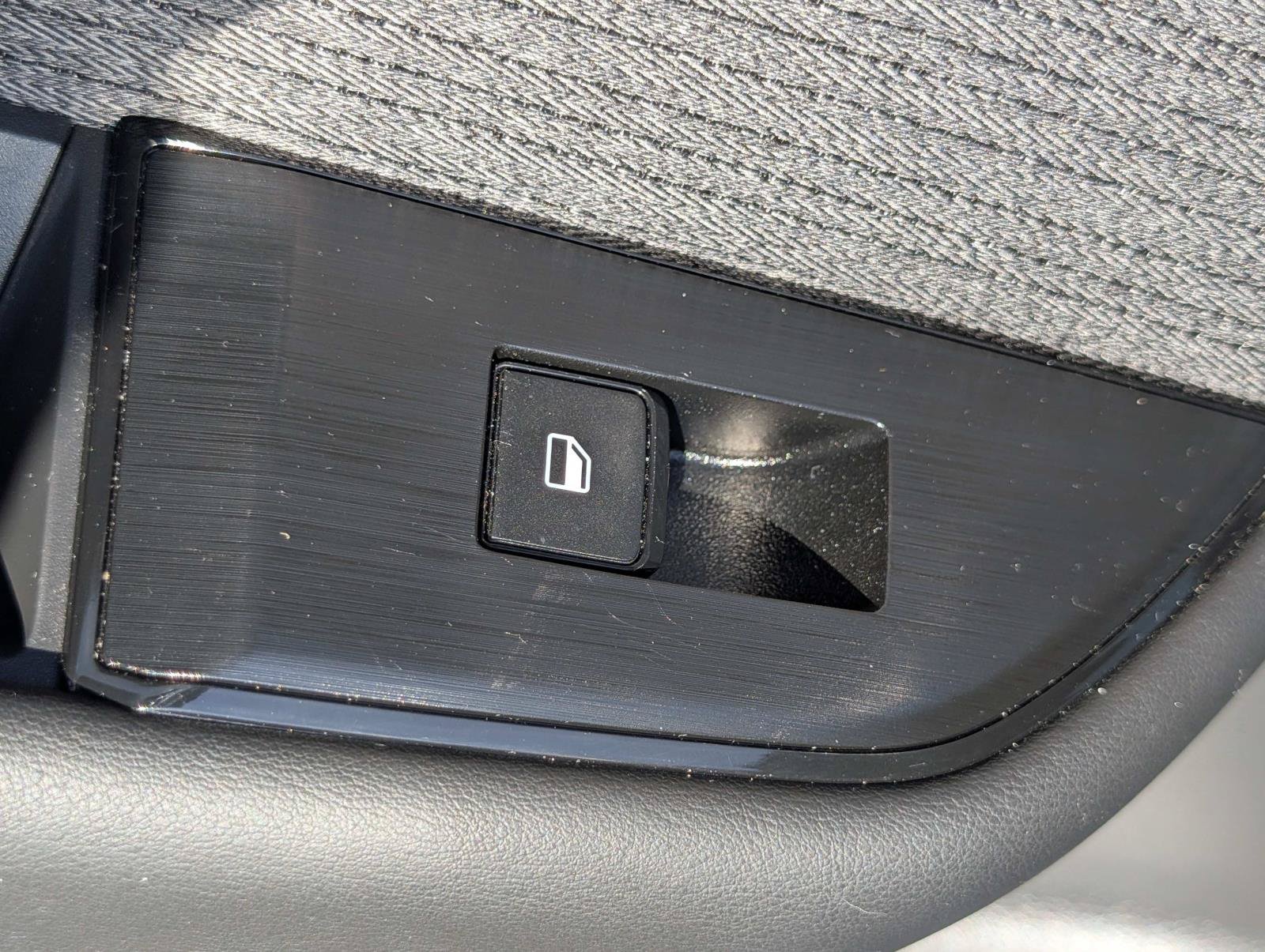 Used 2023 Nissan Rogue S FWD image 18