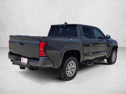 Certified 2025 Toyota Tacoma SR5 AWD/4WD image 5