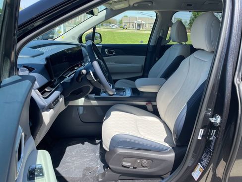 New 2026 Kia Carnival EX FWD image 8