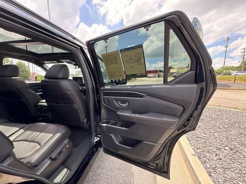 Used 2025 Honda Pilot Black Edition image 22