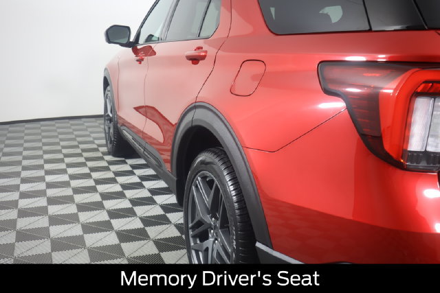 Certified 2025 Ford Explorer ST-Line w/ Premium Package AWD/4WD image 27