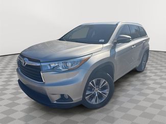 Used 2015 Toyota Highlander XLE video 2