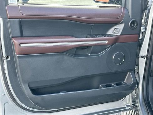 Used 2022 Ford Expedition Limited image 22