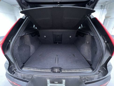 Used 2025 Volvo XC40 B5 Plus image 10