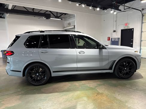 Used 2025 BMW X7 M60i image 10