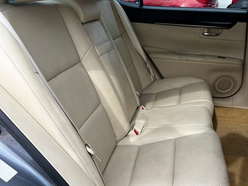 Used 2014 Lexus ES 350 w/ Luxury Package FWD image 15