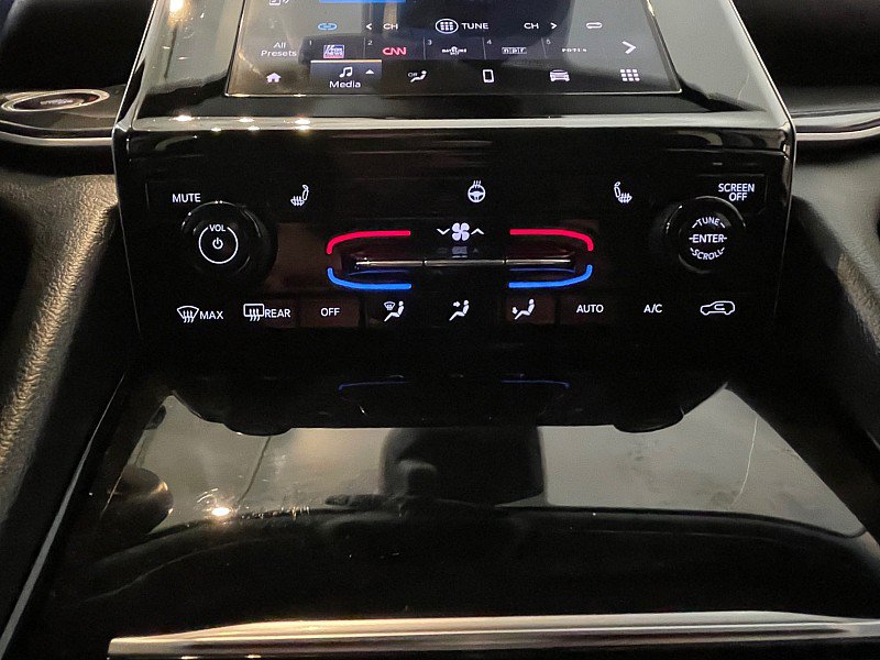 Used 2022 Jeep Grand Cherokee L Laredo w/ Luxury Tech Group I AWD/4WD image 14