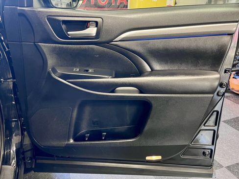 Used 2019 Toyota Highlander SE AWD/4WD image 23