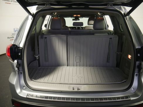 Used 2019 Toyota Highlander Plus w/ Protection Package #3 image 6