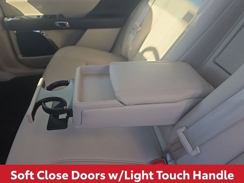 Used 2020 Lincoln Continental w/ Premium Package image 19