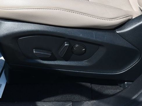 Used 2023 Ford Explorer Limited image 15