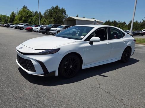 Certified 2025 Toyota Camry SE w/ Convenience Package FWD image 3