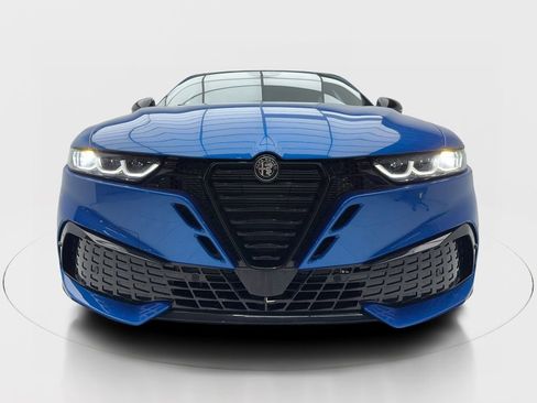 New 2026 Alfa Romeo Tonale w/ Black Premium Package AWD/4WD image 5