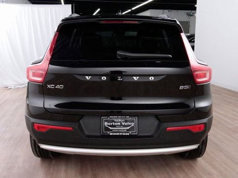 Certified 2025 Volvo XC40 B5 Plus image 4