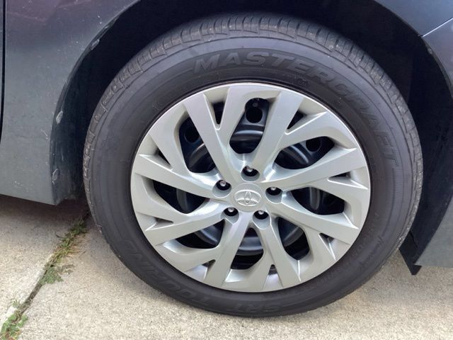 Used 2018 Toyota Corolla LE FWD image 8