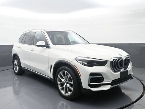 Used 2023 BMW X5 xDrive40i w/ Luxury Seating Package AWD/4WD image 3
