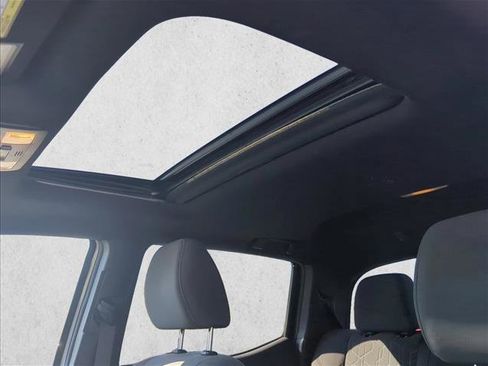 Used 2017 Toyota Tacoma TRD Off-Road image 25