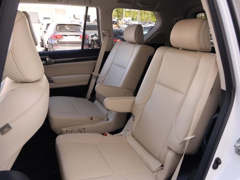 Certified 2023 Lexus GX 460 Luxury w/ Sport Design Package AWD/4WD image 36