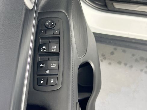 Used 2022 Jeep Grand Cherokee Limited image 18