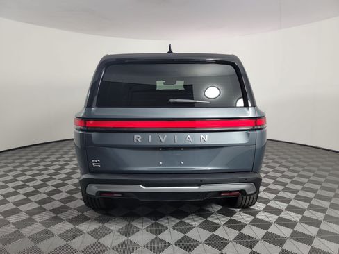 Used 2024 Rivian R1S Adventure Dual AWD/4WD image 4