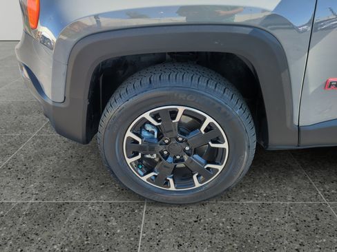 Used 2023 Jeep Renegade Trailhawk image 16