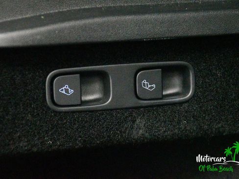 Used 2023 Tesla Model Y Performance AWD/4WD image 18
