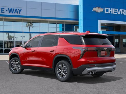 Used 2026 Chevrolet Traverse LT w/ Driver Confidence Package FWD image 3