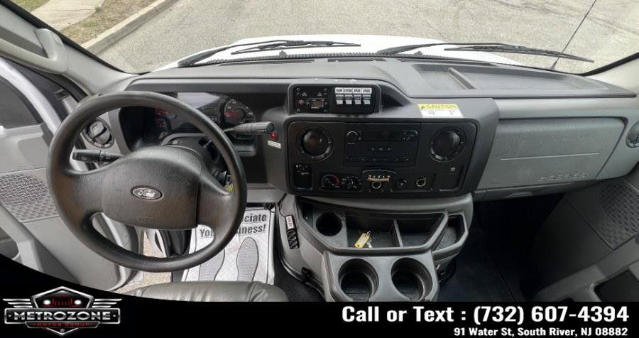 Used 2014 Ford E-350 and Econoline 350 Super Duty w/ Power Group RWD image 30