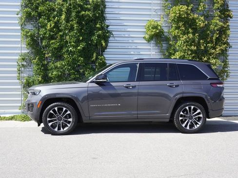 Used 2023 Jeep Grand Cherokee Overland w/ Adv Protech Group III AWD/4WD image 8