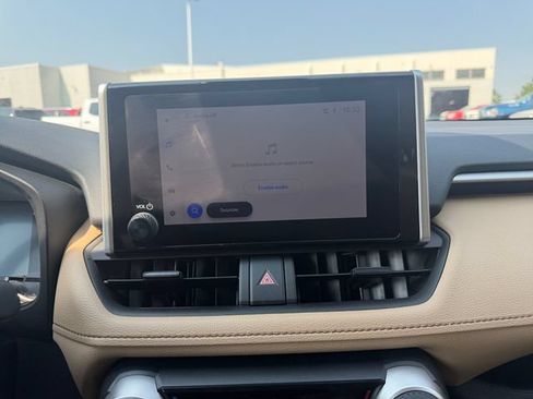Used 2025 Toyota RAV4 LE AWD/4WD image 27