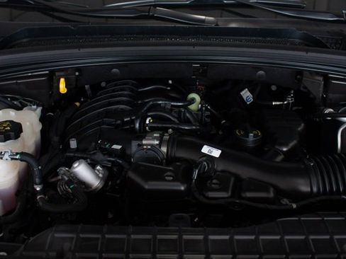 Certified 2025 Jeep Grand Cherokee Limited w/ Black Appearance Package image 20