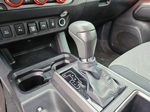 Used 2023 Toyota Tacoma TRD Off-Road w/ Technology Package AWD/4WD image 12