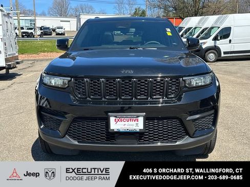 Used 2023 Jeep Grand Cherokee Altitude image 6