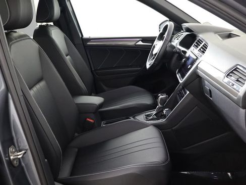 Used 2023 Volkswagen Tiguan SE R-Line FWD image 10