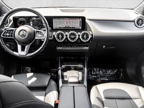 Used 2022 Mercedes-Benz GLA 250 4MATIC image 17