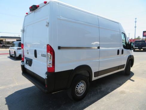 Used 2024 RAM ProMaster 2500 w/ Convenience Group FWD image 5
