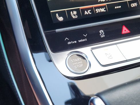 Used 2021 Audi Q8 Prestige w/ Prestige Package image 19