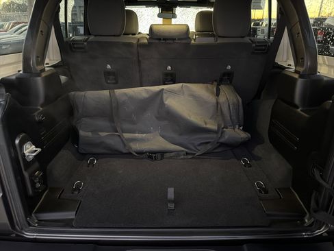 Used 2025 Jeep Wrangler Sahara image 19