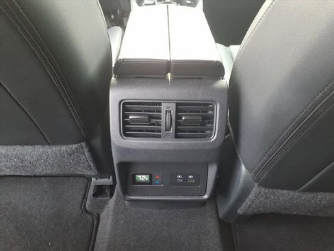 Used 2023 Nissan Rogue SL w/ SL Premium Package image 6