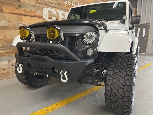 Used 2017 Jeep Wrangler Sport AWD/4WD image 7