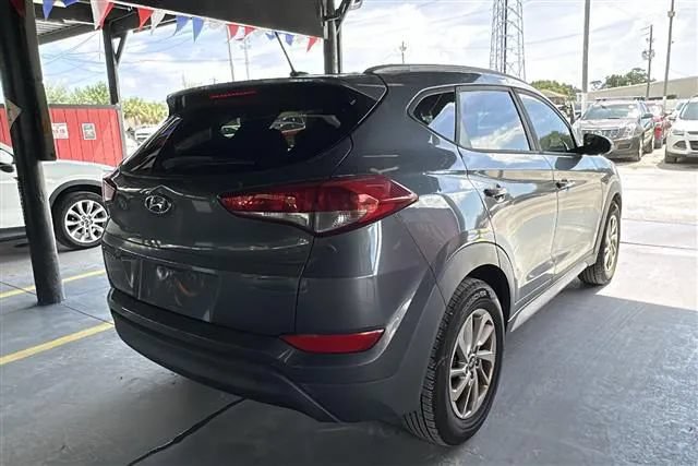 Used 2017 Hyundai Tucson SE w/ SE Popular Package 02 FWD image 4