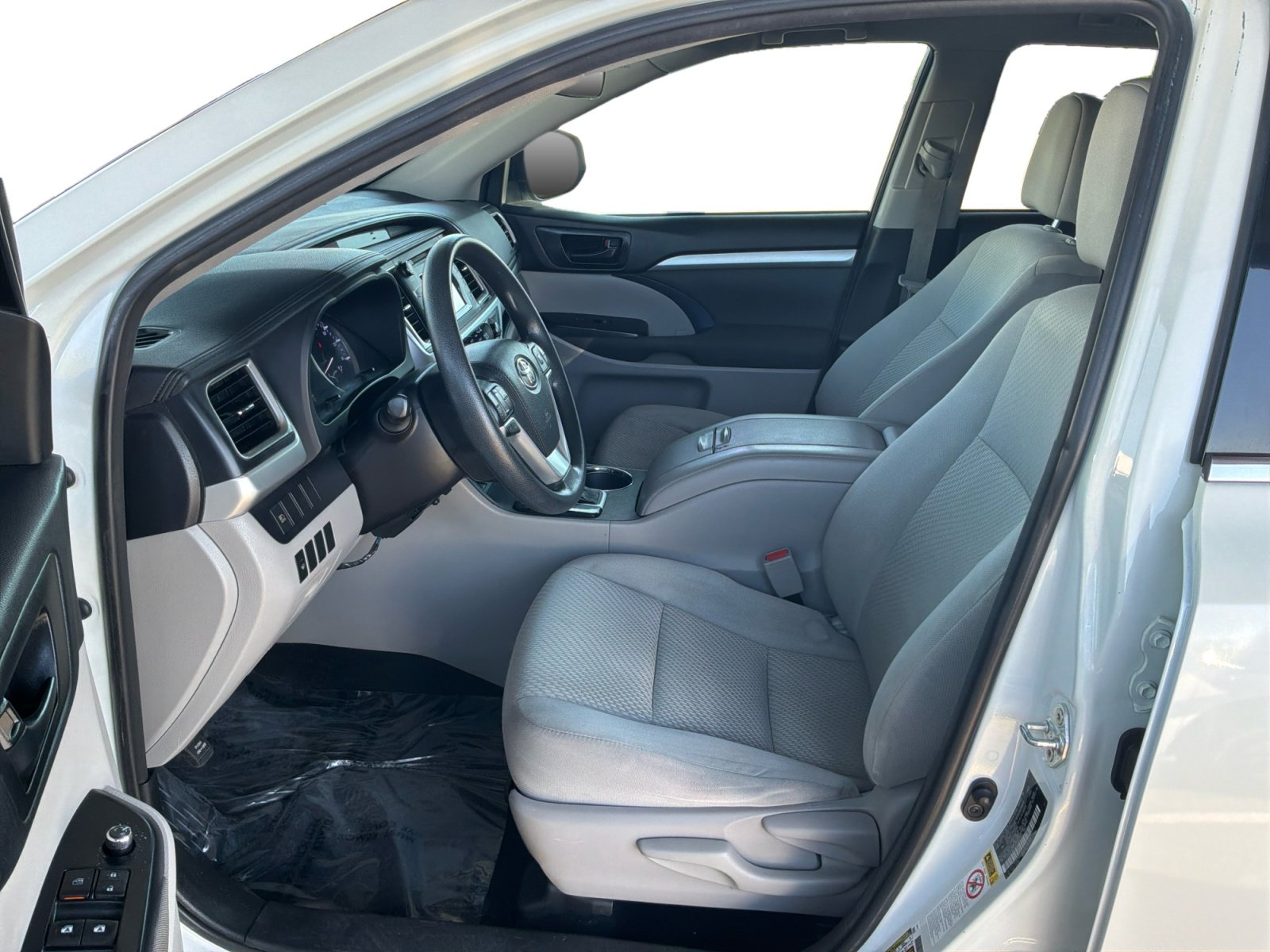 Used 2018 Toyota Highlander LE FWD image 9
