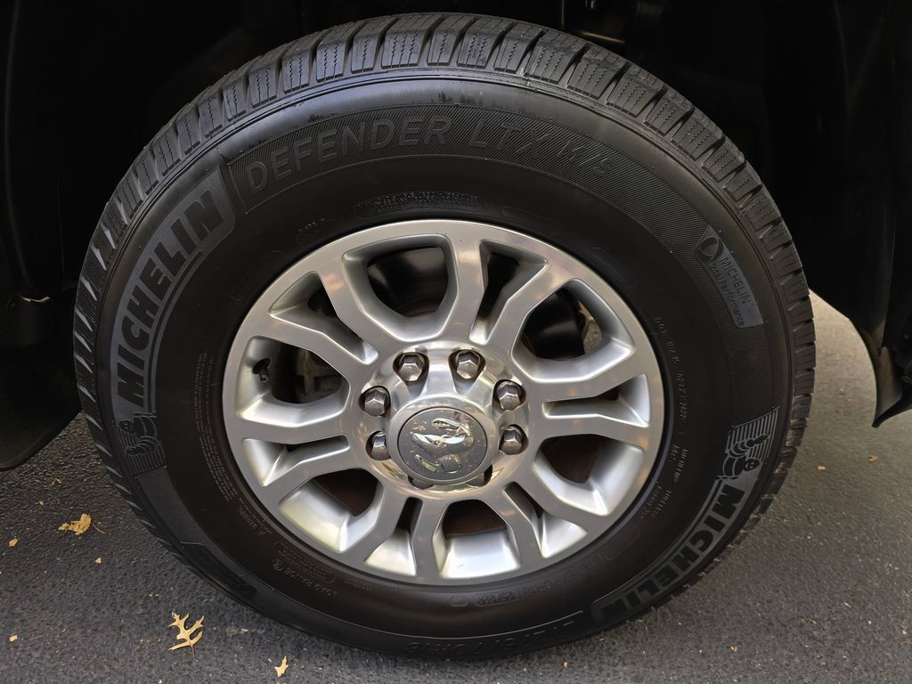 Used 2016 RAM 3500 Laramie w/ Convenience Group AWD/4WD image 11
