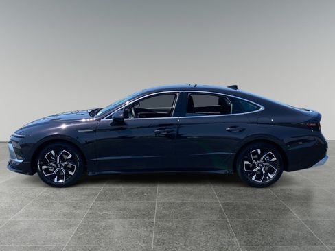 Used 2025 Hyundai Sonata SEL FWD image 2